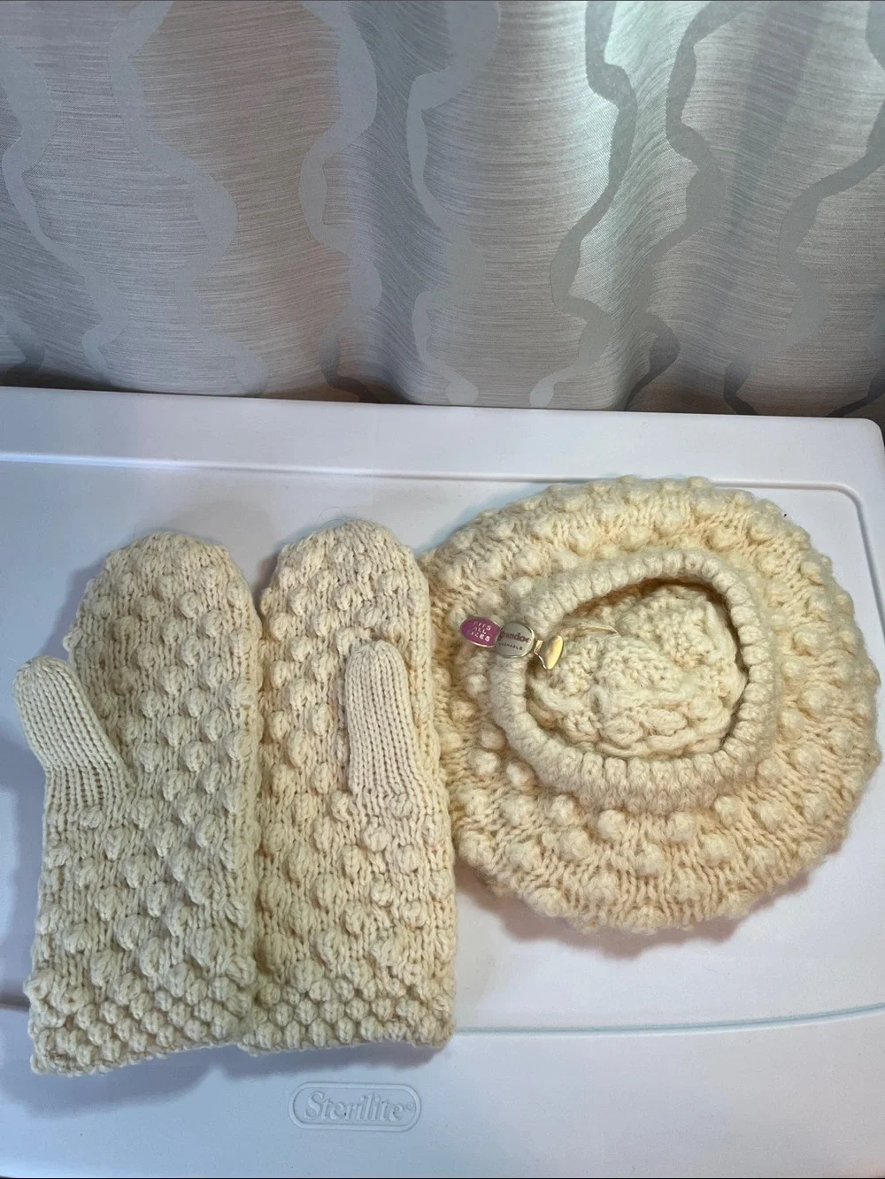 NWT Vintage Grandoe White Kitten Hat and Mittens Beret Gloves